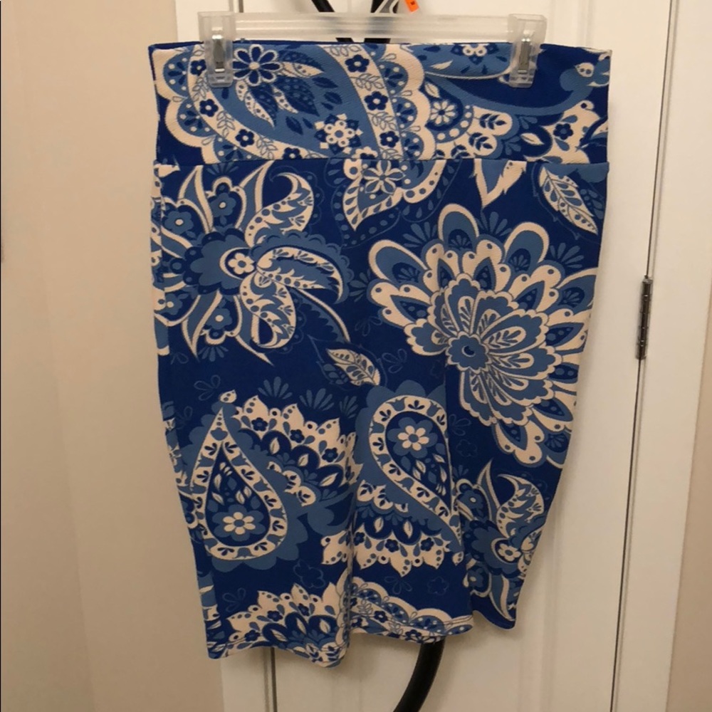 Lularoe Floral Cassie (L)